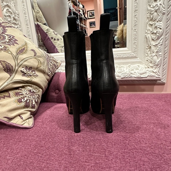 Gucci Boots - Black Soft Leather Platform - Genuine Designer Bootie. - Picture 2 of 4